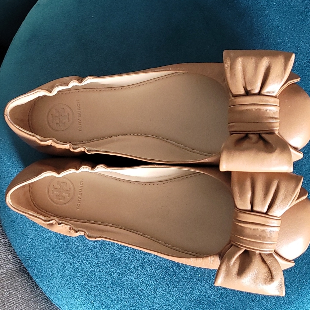 Tory burch leather flat with bow